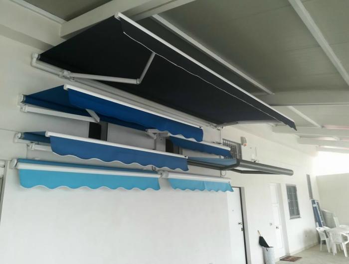 Punto Tenda  Fuscaldo (CS) - Pergotende - Tende da Sole - Pergole Bioclimatiche - Zanzariere - Cornici per Quadri - Opere d'Autore  Arazzi - Tende Interne - Plastina Giuseppe